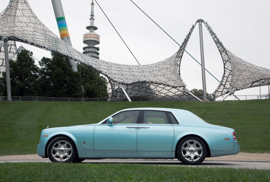  Rolls-Royce Phantom 102EX Concept 2011 года  (фото 4 из 23)
